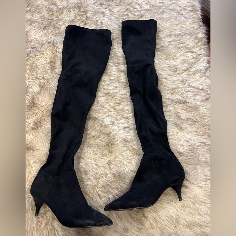 This high suede kitten heel. Suede has scuffs in it.